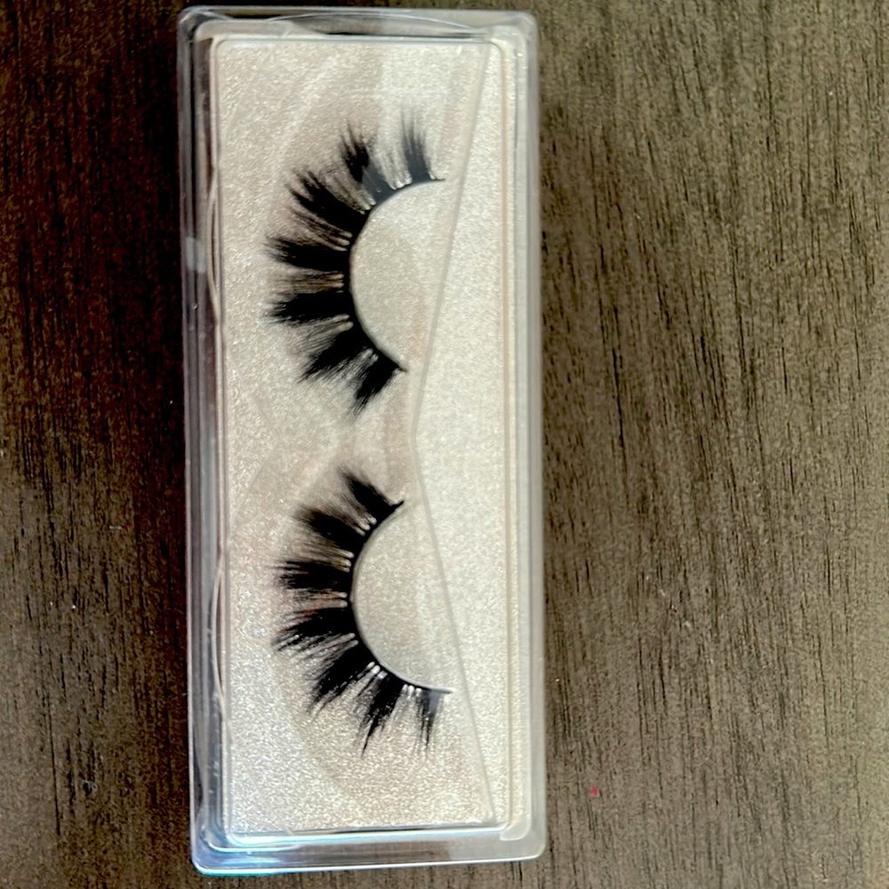 Wants fuller lashes! Make your choice. From long natural to diva.